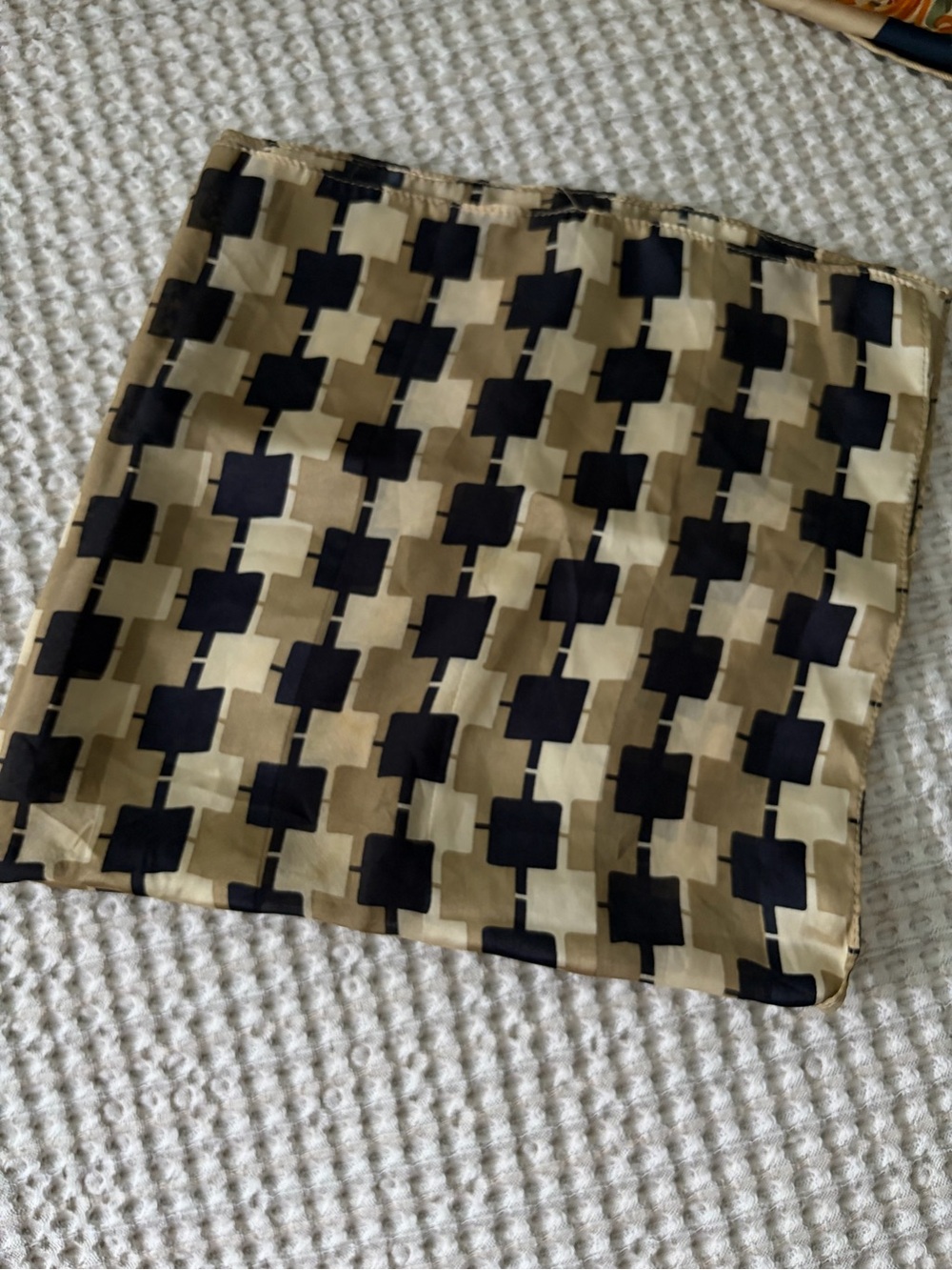 Geometric Print Silk Pocket Square - Black & Tan 20x20